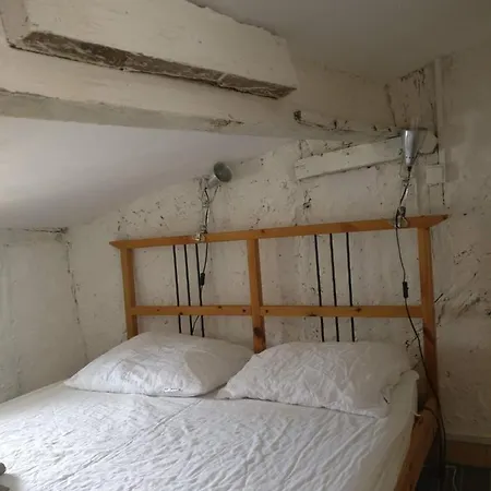 T1 Bis Mansarde, Clim, 3Eme Etage Sans Ascenseur * Condom